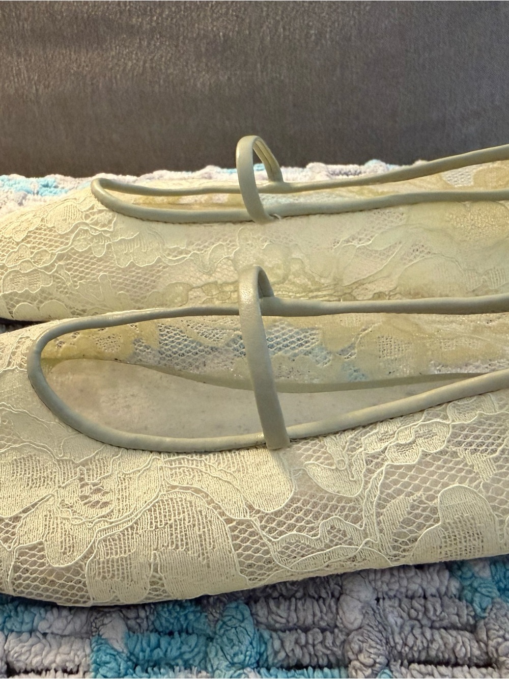 Jeffrey Campbell Cream Lace Ballet Flats with Thin Strap